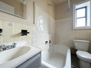 1181 E 214th St in Bronx, NY - Building Photo - Building Photo