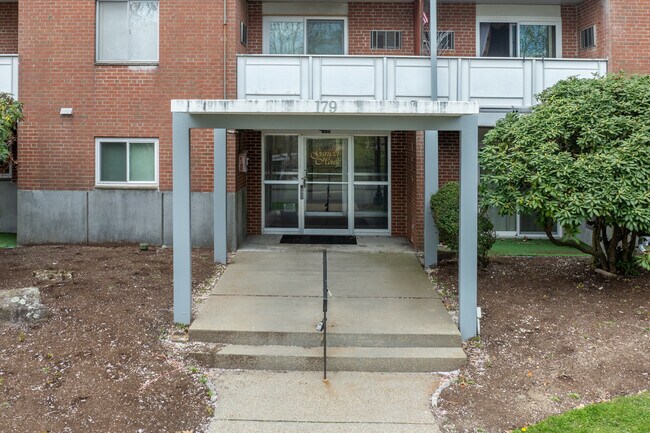 Garfield House in Quincy, MA - Foto de edificio - Building Photo