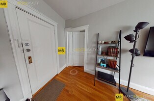 17 Gray St in Cambridge, MA - Building Photo