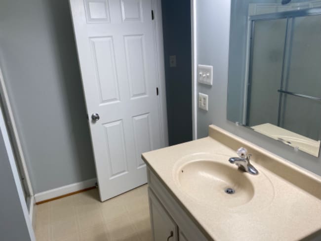 201 Centennial St in La Plata, MD - Foto de edificio - Building Photo