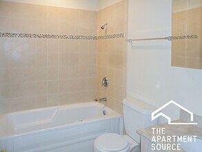 2320 N Southport Ave, Unit 1A in Chicago, IL - Building Photo - Building Photo