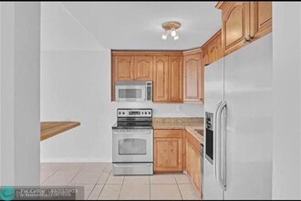 1421 S Ocean Blvd in Pompano Beach, FL - Foto de edificio - Building Photo