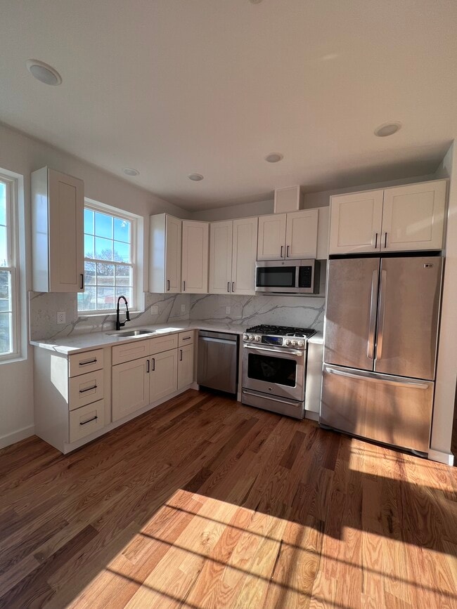 125 Broughton Ave, Unit 3