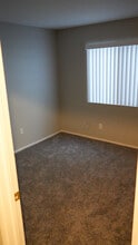 588 Solstice Ave in Las Vegas, NV - Building Photo - Building Photo