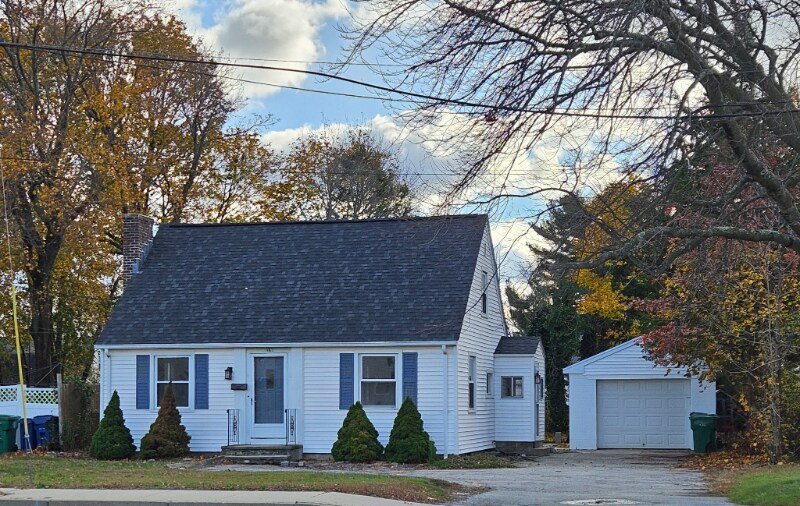 1162 Main Ave in Warwick, RI - Building Photo