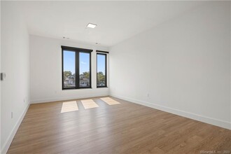 78 Unquowa Pl in Fairfield, CT - Building Photo - Building Photo