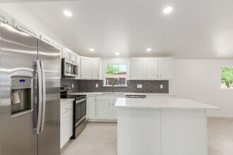 2110 N Highland Ave in Tucson, AZ - Building Photo - Building Photo
