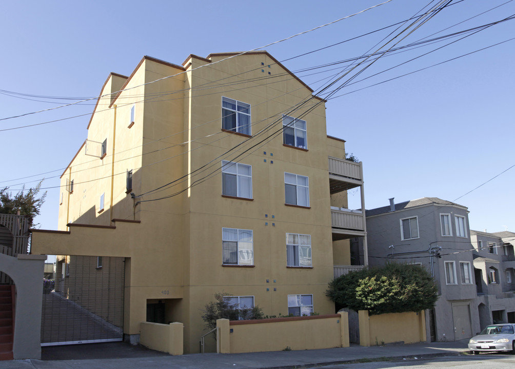 400 Wayne Ave in Oakland, CA - Building Photo