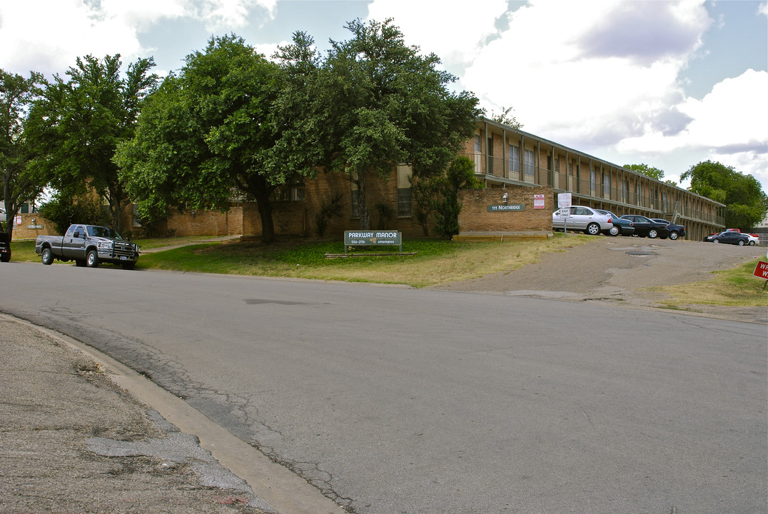 Parkway Manor in Cleburne, TX - Building Photo