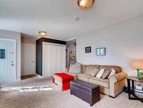4403 28th Ave S, Unit upper in Minneapolis, MN - Building Photo - Building Photo