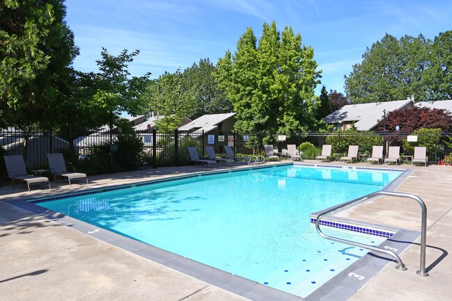 Town Center Heights in Happy Valley, OR - Foto de edificio - Building Photo