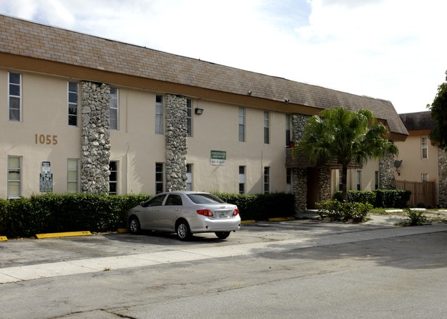 Northwood Apartments in Hialeah, FL - Foto de edificio - Building Photo