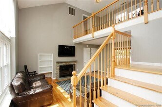 145 Settlers Ridge Rd in Milford, CT - Building Photo - Building Photo