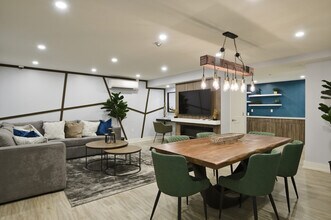 77 Huntley St in Toronto, ON - Building Photo - Building Photo