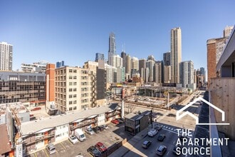 153 E Ohio St in Chicago, IL - Foto de edificio - Building Photo