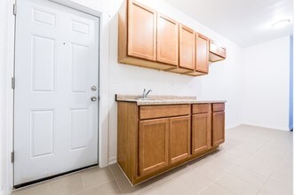 10901 S Vernon in Chicago, IL - Foto de edificio - Interior Photo