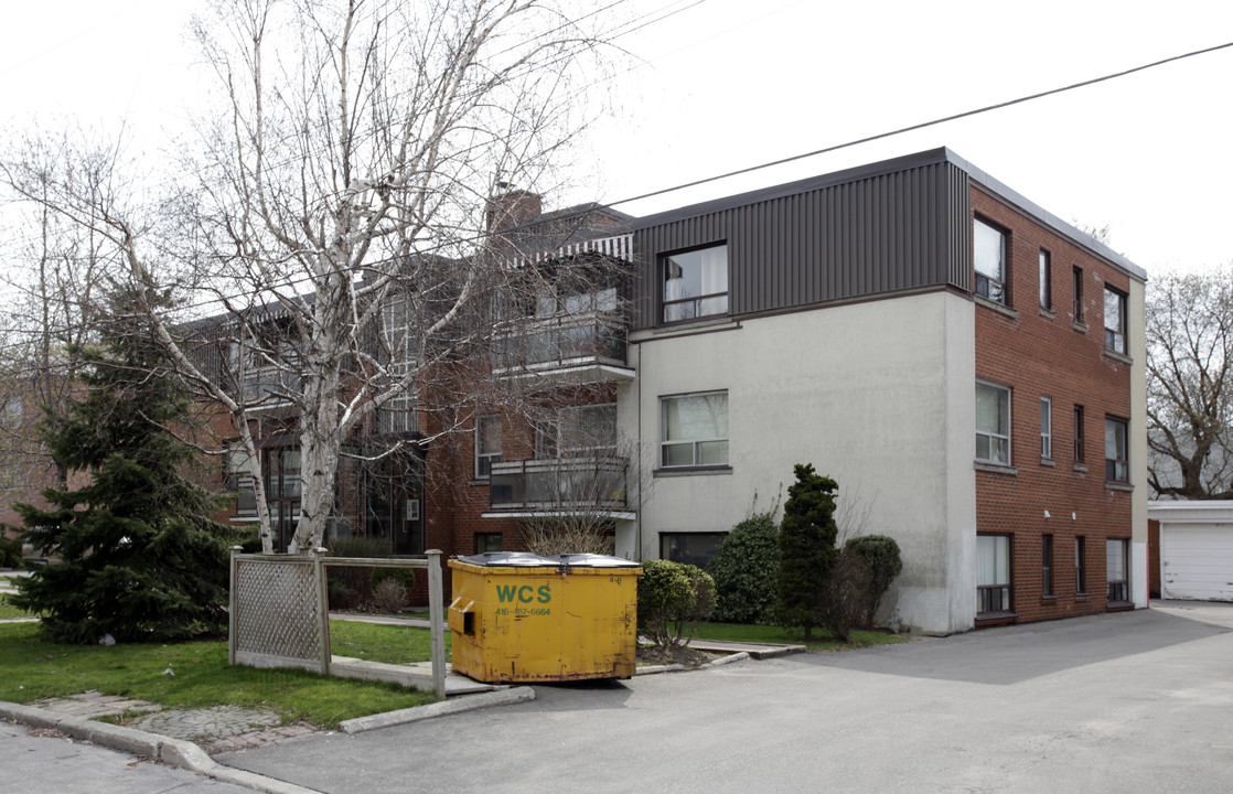 4 Hartham Pl in Toronto, ON - Building Photo