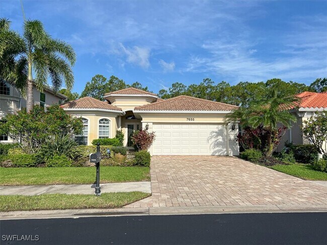 7655 Martino Cir in Naples, FL - Building Photo - Building Photo