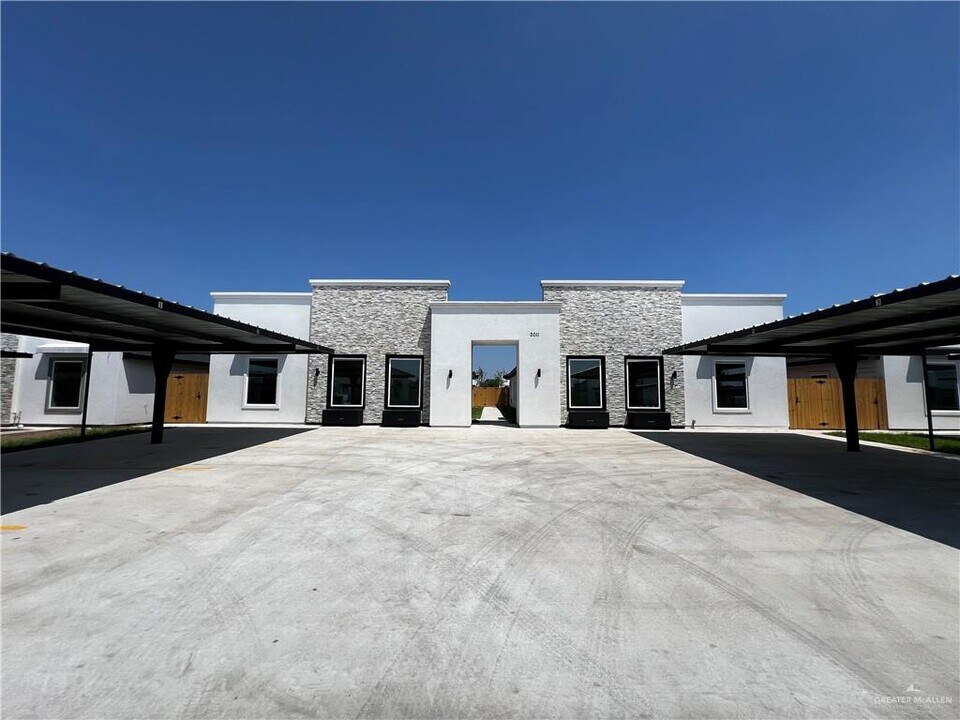 15 Selena St in Mission, TX - Building Photo