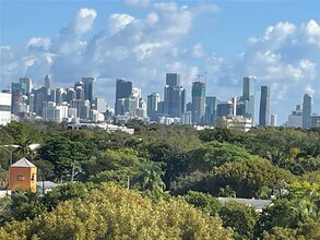 2740 SW 28th Terrace in Miami, FL - Building Photo - Building Photo