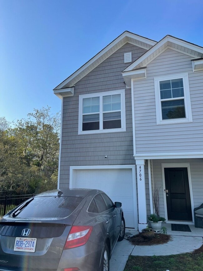 property at 4706 Palm View Cir