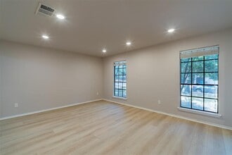 8007 Buckshot Trail in Austin, TX - Building Photo - Building Photo