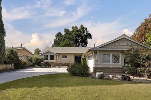 16057 Knapp St in North Hills, CA - Building Photo