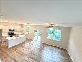 1086 W Bank St in Winston-Salem, NC - Building Photo - Building Photo
