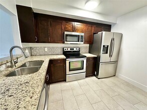 4245 S Pine Island Rd in Davie, FL - Building Photo - Building Photo