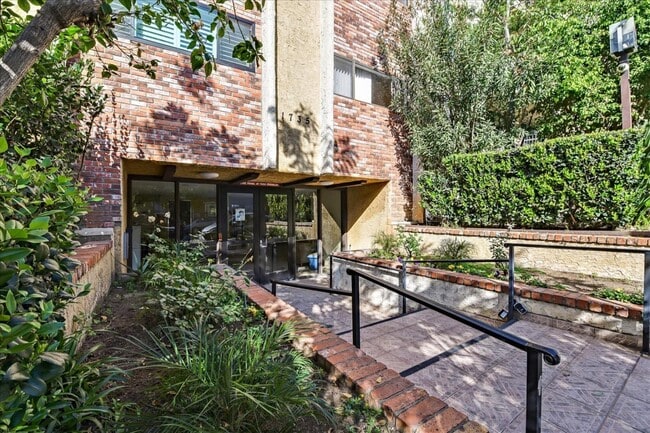 property at 1735 N Fuller Ave