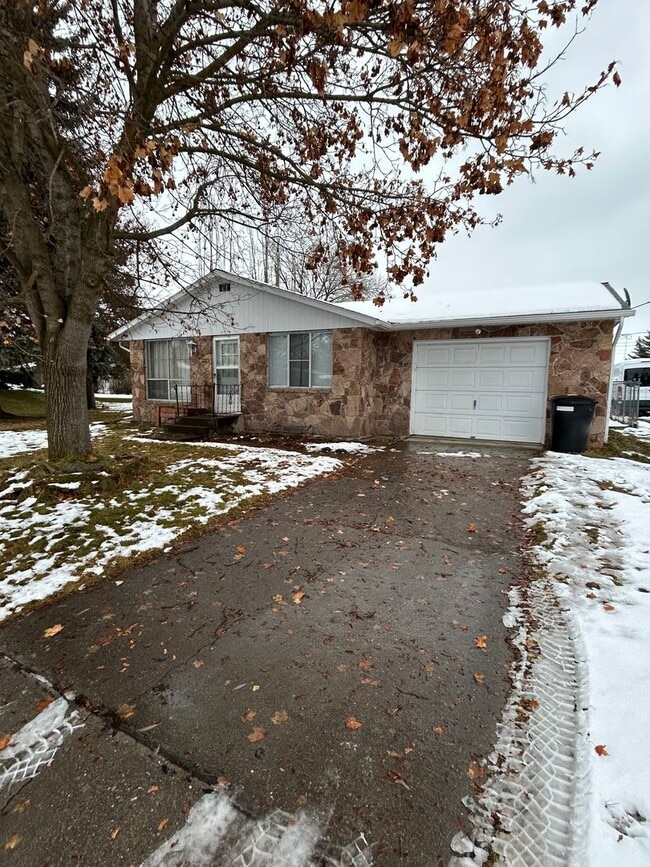 223 Glenwood Dr in Kalispell, MT - Building Photo - Building Photo