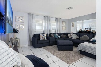 5640 Hayes St in Hollywood, FL - Foto de edificio - Building Photo