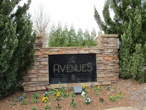 201 Madison Square Ave in Greensboro, NC - Building Photo - Building Photo