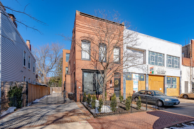 710 E St SE in Washington, DC - Building Photo - Primary Photo