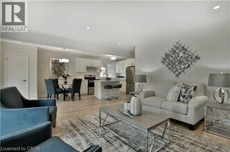 318 Sanatorium Rd in Hamilton, ON - Building Photo - Building Photo