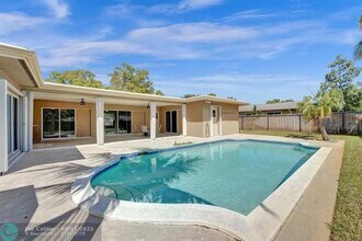 5600 SW 8th St in Plantation, FL - Building Photo - Building Photo