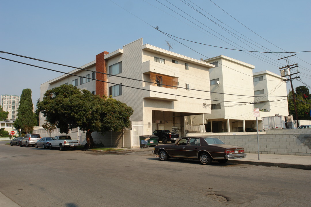 Eastborne Avenue Apartments in Los Angeles, CA - Building Photo