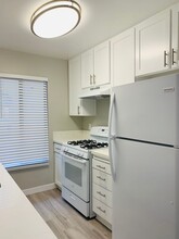 14228 Dickens St in Los Angeles, CA - Building Photo - Building Photo