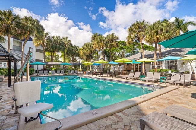 2520 Stirling Rd, Unit Hotolos 101 in Hollywood, FL - Foto de edificio - Building Photo