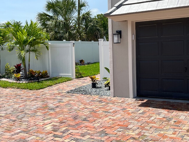 663 Ipswich St in Boca Raton, FL - Building Photo - Building Photo