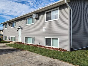 3265 8th St, Unit #4 in Marion, IA - Building Photo - Building Photo