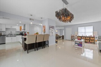7161 SW 55th Terrace W in Miami, FL - Building Photo - Building Photo