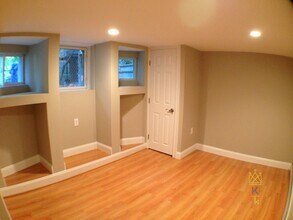 672 Washington St, Unit A in Brookline, MA - Foto de edificio - Building Photo