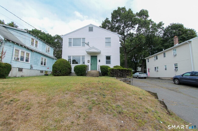 17 Pinehurst Ave in New Britain, CT - Building Photo - Building Photo