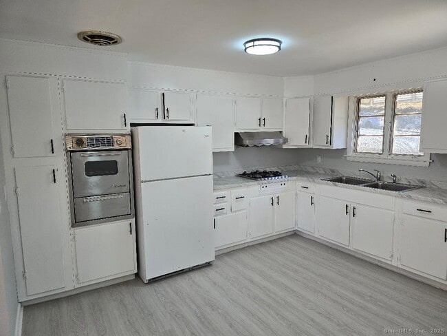 401 Farmington Ave in Waterbury, CT - Building Photo - Building Photo