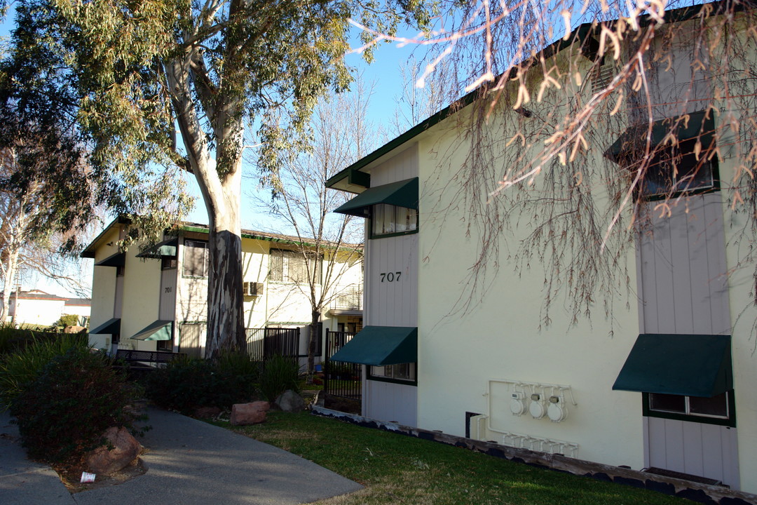 Willows in Vacaville, CA - Foto de edificio