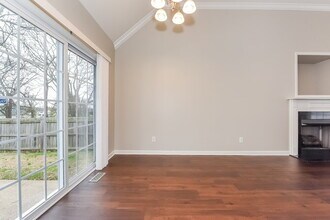 1046 Golf View Way in Spring Hill, TN - Foto de edificio - Building Photo