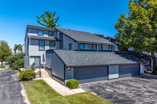 Apple Orchard Townhomes in Mequon, WI - Building Photo