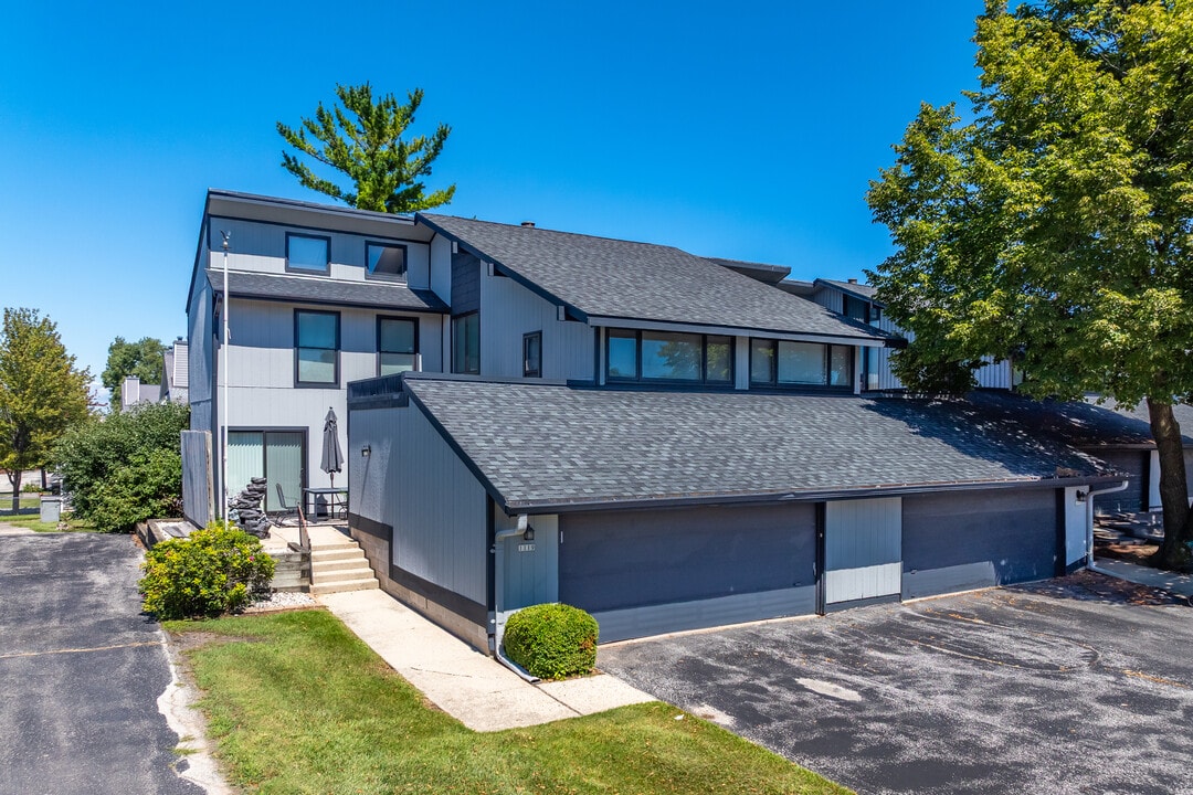 Apple Orchard Townhomes in Mequon, WI - Foto de edificio