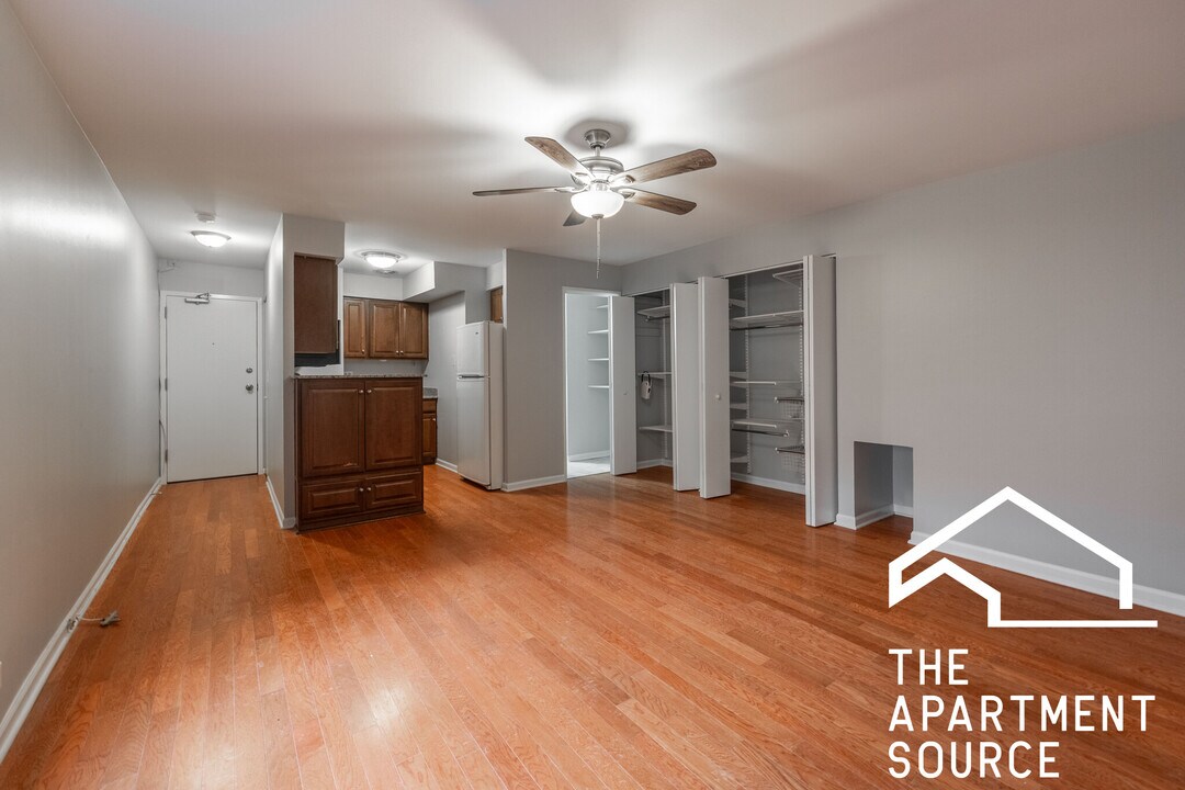 744 W Gordon Terrace in Chicago, IL - Building Photo